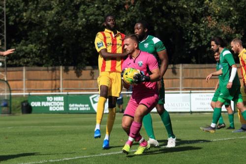 Leatherhead keeper Zaki Oualah catches ahead of Muhammadu Faal (L) and Jerry Nnamani