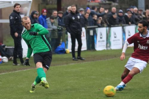 Enfields Sam Hatton (L) and Potters Bars Imedd Kartitia