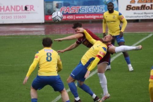 IMG 4972-Enfields-Scott-Thomas-yellow-centre-challenges-Louis-Dunne