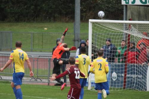 IMG 5027-Enfield-keeper-Nathan-McDonald-is-beaten-but-the-ball-just-clears-the-bar