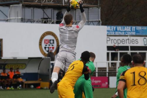 IMG 9305-Cray-keeper-Bailey-Vose-collects-under-pressure