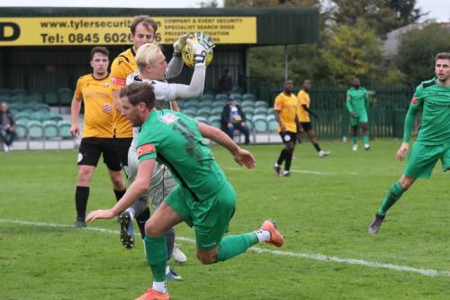 IMG 6583-East-Thurrock-keeper-Arthur-Janata-reaches-the-ball-ahead-of-Adam-Cunnington