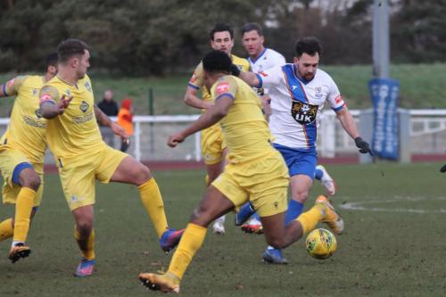 IMG 2622-Lyle-Della-Verde-runs-at-the-defence