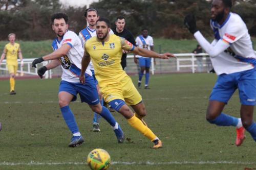 IMG 2626-Lyle-Della-Verde-passes-to-Muhammadu-Faal-as-Frankie-Merrifield-challenges