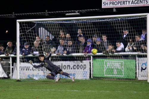 IMG 7332-Enfields-Adi-Connolly-is-beaten-by-Michael-Goddard-to-put-Bedfont-1-0-up-in-the-shootout