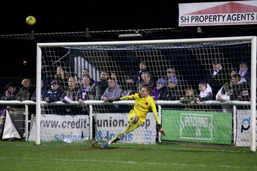 IMG 7370-Andre-Coker-misses-the-fourth-Enfield-kick-to-give-Bedfont-match-point
