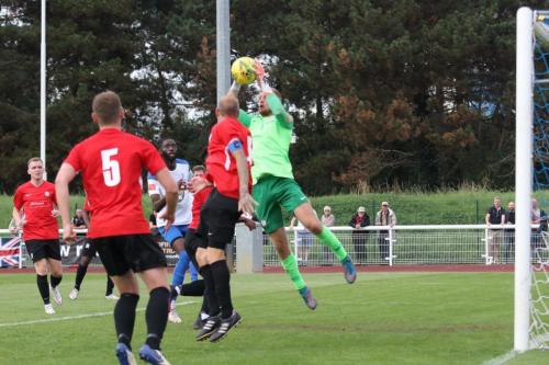 IMG 4651-Hadley-keeper-Luke-Ward-catches-a-cross