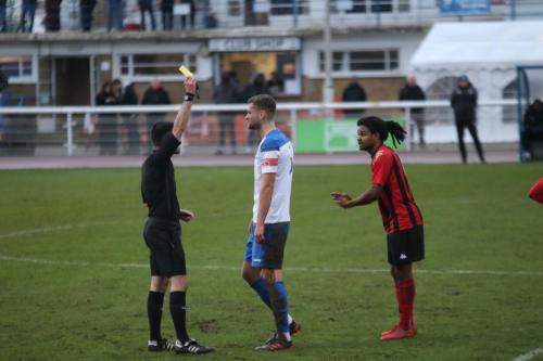 IMG 9688-Rian-Bray-is-shown-the-yellow-card-while-Bradley-Pritchard-gives-his-views