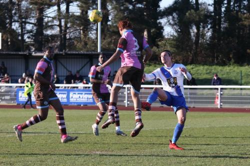 IMG 4437-Peter-Ojemen-3-heads-clear-from-Sam-Youngs