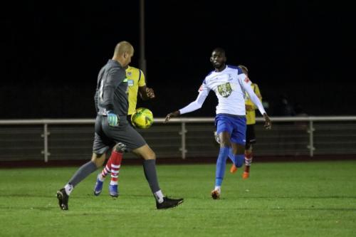 IMG 5378-Kingstonian-keeper-Rob-Tolfrey-clears