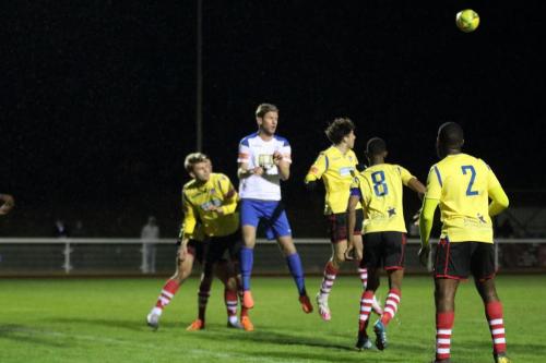 IMG 5438-Kingstonians-Teo-Kurtarn-yellow-centre-heads-clear-from-Adam-Cunnington