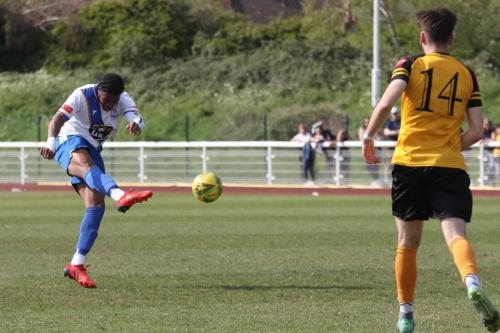 IMG 5951-Enfields-Manny-Maja-shoots-from-distance