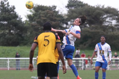 IMG 6167-Sam-Youngs-wins-a-header