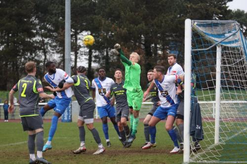 IMG 3277-East-Thurrocks-Arthur-Janata-punches-clear