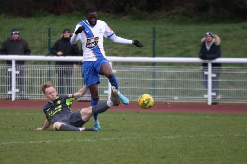 IMG 3349-Ryan-Boswell-L-challenges-Muhammadu-Faal