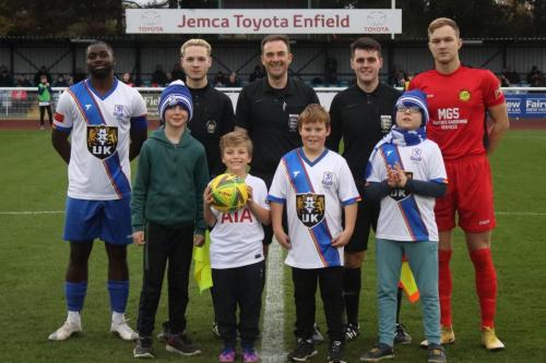IMG 7726-The-captains-and-officials-pose-with-the-mascots
