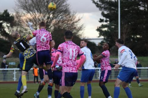 IMG 1508-Margates-Billy-Johnson-punches-clear