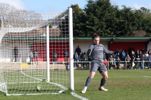 IMG 3682-Hornchurch-keeper-Joe-Wright-is-beaten-for-Manny-Majas-opening-goal-presumably-due-to-the-wind-andor-the-sun
