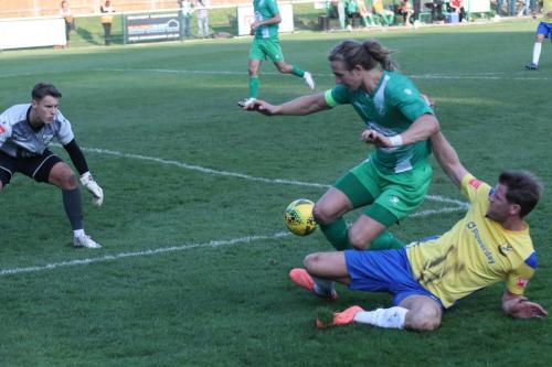 IMG 5780-Leatherheads-Will-Salmon-green-challenges-Adam-Cunnington-as-keeper-Myles-Bowman-covers