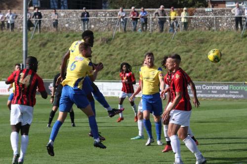 IMG 4249-Enfields-Jerry-Gyebi-5-heads-wide-from-a-corner