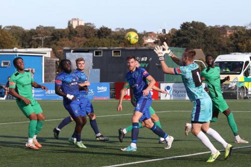 IMG 4861-Margate-keeper-Pat-Ohman-collects-a-cross