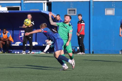 IMG 4905-Margates-Ben-Swift-blue-heads-clear-from-Billy-Bricknell