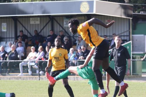 IMG 4934-Michael-Olarewaju-heads-clear-from-Sam-Youngs