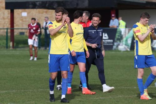 IMG 6520-Rian-Bray-L-and-Ryan-Kirwan-applaud-the-fans