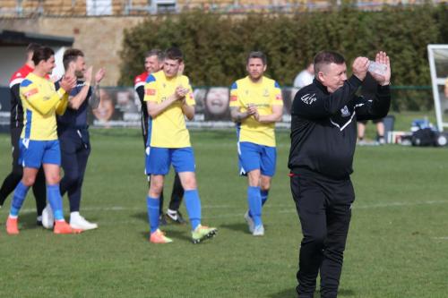 IMG 6521-Manager-Andy-Leese-leads-the-applause-for-the-Enfield-support