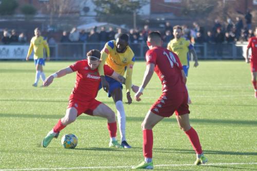 IMG 3084-Jasper-Pattenden-L-holds-off-Muhammadu-Faal