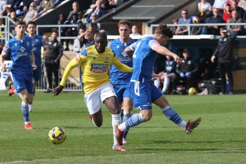 IMG 9131-Michale-Bakare-beats-Jay-Porter-in-the-build-up-to-his-goal