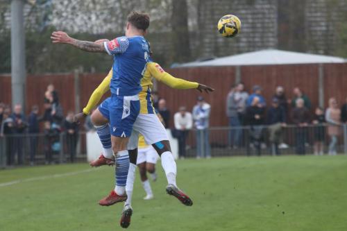 IMG 9249-Jay-Porter-heads-clear-from-Michael-Bakare