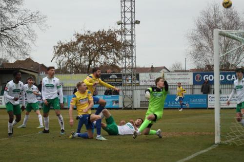 IMG 5768-Enfields-Jame-Richmond-shoots-over-the-bar