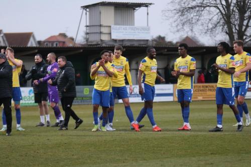 IMG 6020-Players-and-management-applaud-the-travelling-fans
