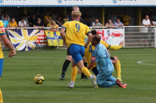 IMG 7567-Enfields-Scott-Shulton-challenges-Jamie-Salmon