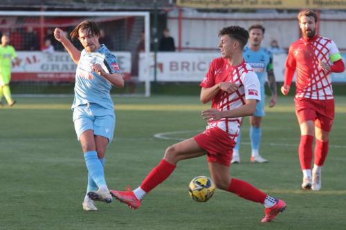 IMG 0944-Leo-Hamblin-tries-to-block-a-pass-from-Sam-Youngs-L