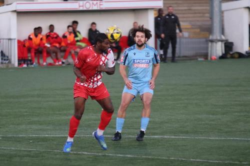 IMG 1002-Sam-Mvemba-heads-clear-from-Lyle-Della-Verde