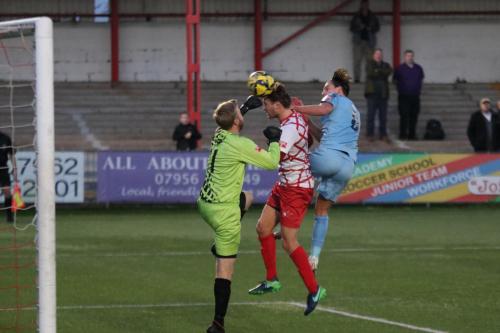 IMG 1029-Sam-Youngs-R-challenges-Danny-Bracken-and-Ollie-Cook.