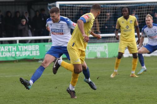 IMG 1937-Lewis-Knight-L-clears-from-Frankie-Merrifield