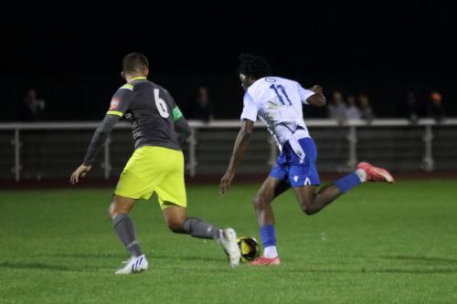 IMG 7847-Enfields-Andre-Coker-runs-at-Rob-Girdlestone