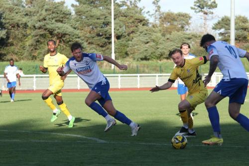 IMG 9099-Jake-Cass-R-tries-to-set-up-Adam-Cunnington