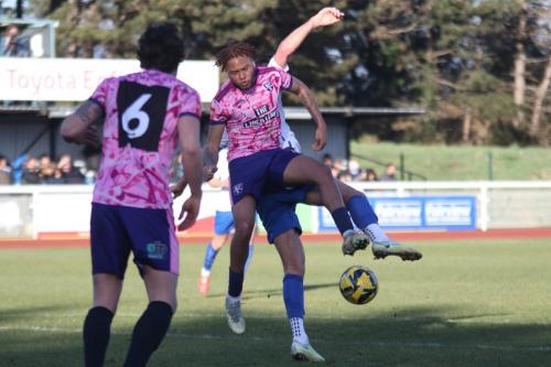 IMG 5415-Margates-Peter-Ojemen-challenges-Adam-Cunnington