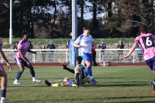 IMG 5493-Daniel-Jinadu-saves-from-Lewis-Taaffe