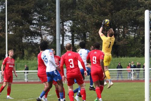 IMG 9399-Aveley-keeper-Jonathan-North-catches-a-cross