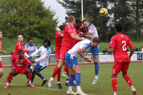 IMG 9522-Enfields-James-Richmond-challenges-at-a-long-throw