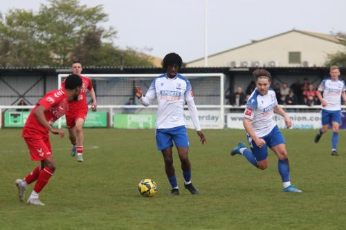 IMG 9612-Lewis-Taaffe-makes-a-run-in-support-of-Andre-Coker