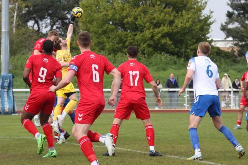 IMG 9627-Aveleys-Jonathan-North-punches-clear