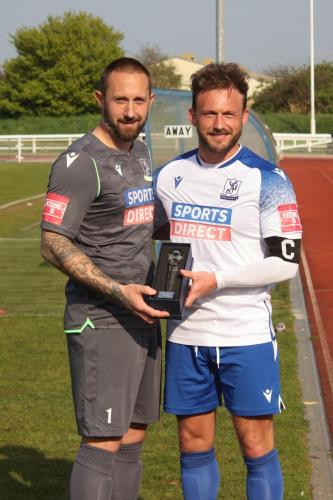 IMG 9693-Nathan-McDonald-L-receives-the-Players-Player-of-the-Year-from-club-captain-Scott-Thomas