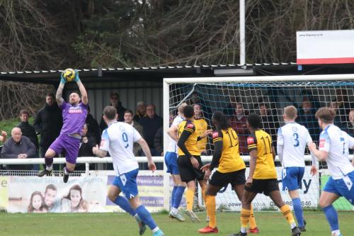 IMG 7357-Enfields-Nathan-McDonald-catches-a-cross