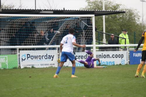 IMG 8001-Nathan-McDonald-is-beaten-by-Harrison-Sodje-for-the-Cray-equaliser